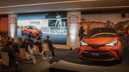 Prova Nuova Toyota CH-R: FOTO