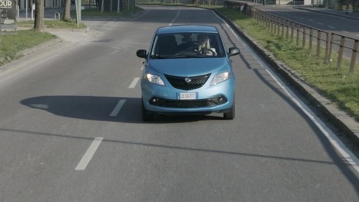Nuova Lancia Ypsilon EcoChic Maryne protagonista a Milano VIDEO