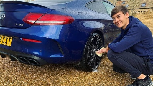 George Russell e le sue Mercedes: gli scatti