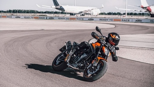 Nuova KTM 890 Duke: aggressiva e graffiante