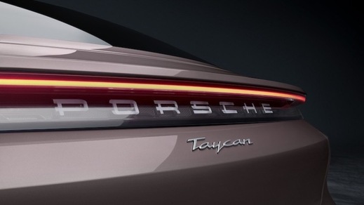 Porsche Taycan 2WD: scatti