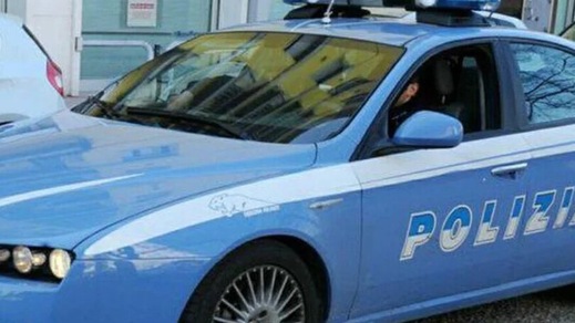 Dodicenne alla guida di una Smart si filma su Tik Tok a Napoli