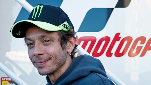 MotoGP, Valentino Rossi incoronato dalla FIM: "Leggenda più grande di tutti"