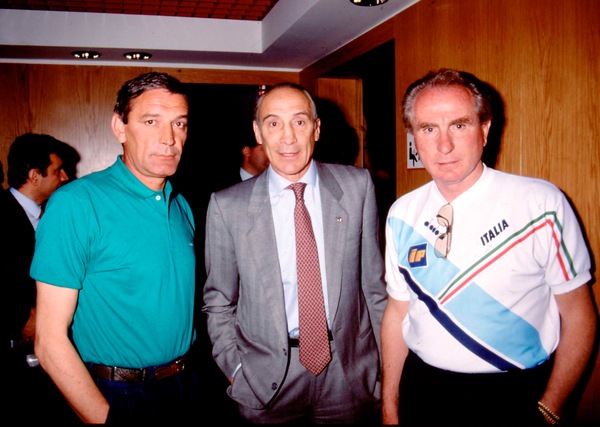 "Il più grande di tutti": il Cagliari celebra Gigi Riva