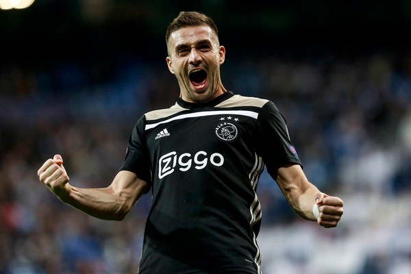 Ajax, messaggio alla Juventus: 3-1 al Psv e campionato riaperto