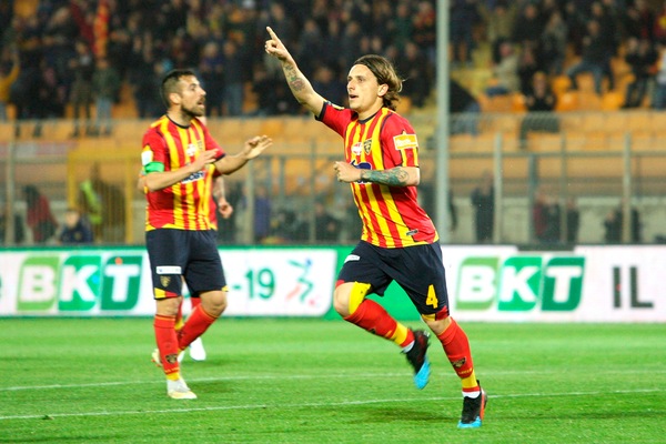 Serie B, Lecce show: 7-0 all'Ascoli e -2 dalla vetta