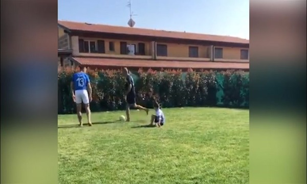 Italia, Acerbi non convocato: lui si "compra" la maglia