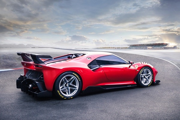 Ferrari P80/C: foto