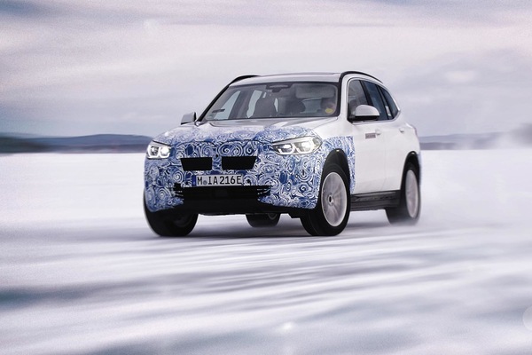 BMW elettriche al Circolo Polare Artico: foto