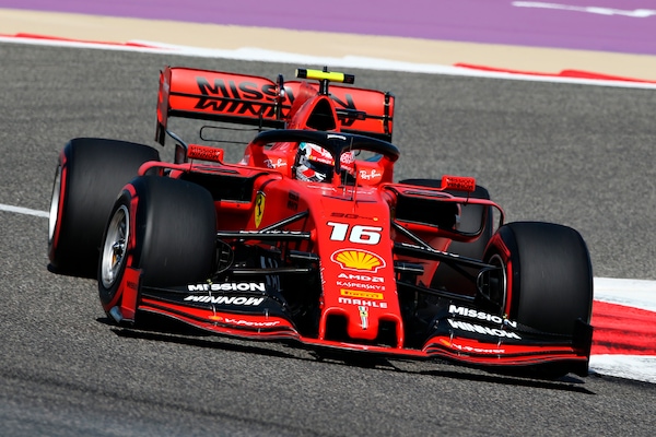 F1, Gp Bahrain: la Ferrari c'è, Leclerc e Vettel guidano prime libere