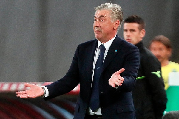 Napoli, Ancelotti: «Insigne non ha lesioni, solo una contrattura»