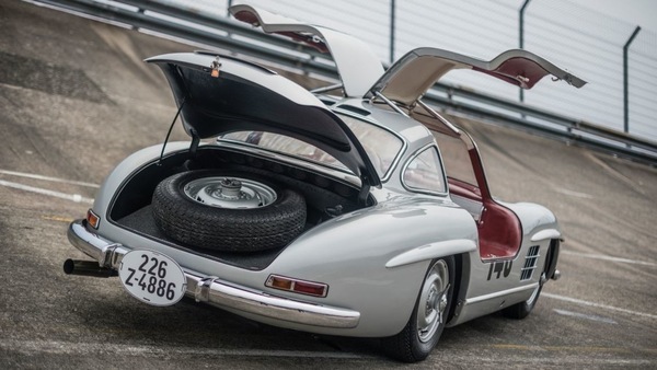 La mitica Mercedes-Benz 300 SL verrà battuta all'asta il 7 aprile