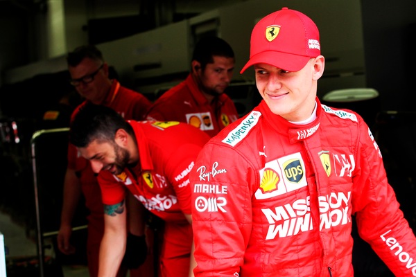 F1 test Bahrain: riecco Mick Schumacher, al volante dell'Alfa Romeo