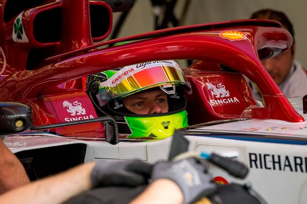 F1 test Bahrain: terzo tempo per Vettel, sesto Schumacher
