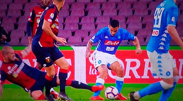 Napoli-Genoa, Sturaro entra duro su Allan: espulso
