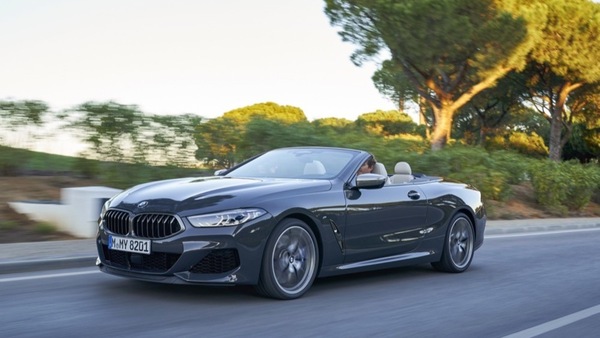 BMW, la prova su strada della Serie 8 Cabrio