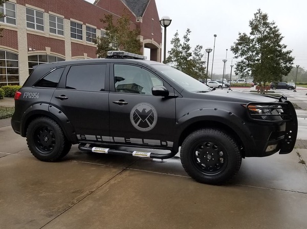 SUV da supereroi: la MDX degli Avengers in vendita