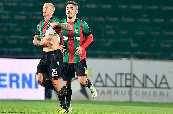 Calciomercato Ternana, rinnovo fino al 2021 per Defendi