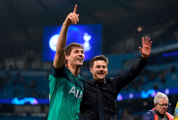 Spettacolo a Manchester, vince il City 4-3 ma passa il Tottenham: gol qualificazione di Llorente