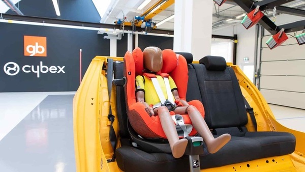 Cybex apre un centro crash test per sicurezza bambini in auto