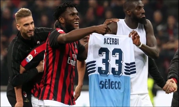 Patteggiamento per il gesto su Acerbi da parte del Milan