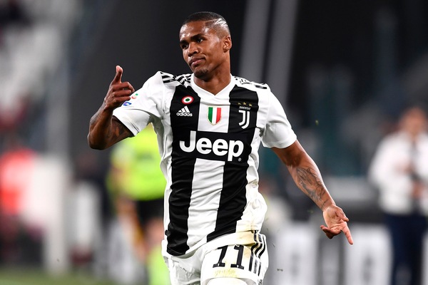 Douglas Costa: "Resto alla Juve. Voglio divertirmi con Sarri e Ramsey"
