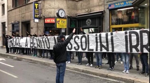 Lazio, striscione degli ultrà per Mussolini