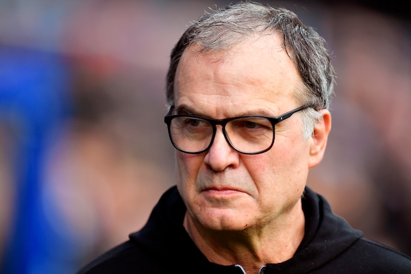 Lotta per la Premier, ma lascia pareggiare l'Aston Villa: che fair play di Bielsa!
