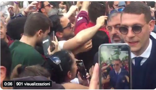 Grande Torino, dal Duomo a Superga: una marea granata. Belotti legge i nomi tra due ali di folla