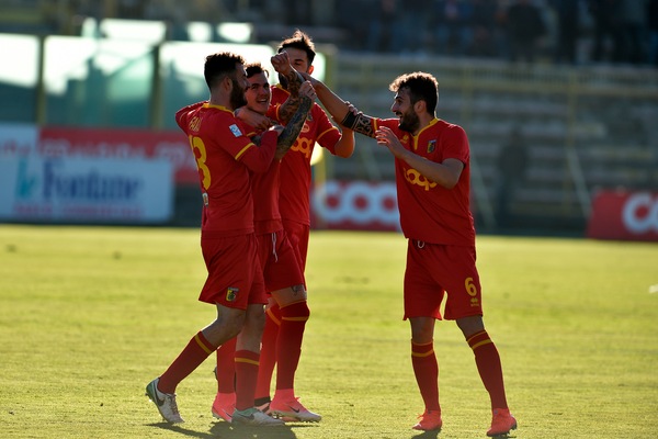 Serie C, il Catanzaro mette al sicuro il terzo posto: 6-3 al Trapani
