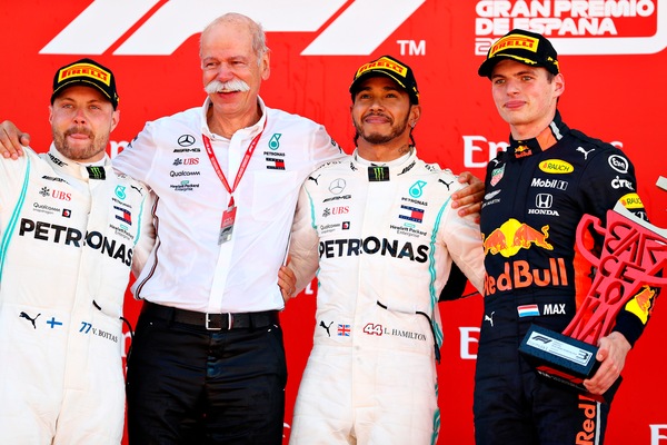 F1 Mercedes, Hamilton: «Con questo team stiamo scrivendo la storia»