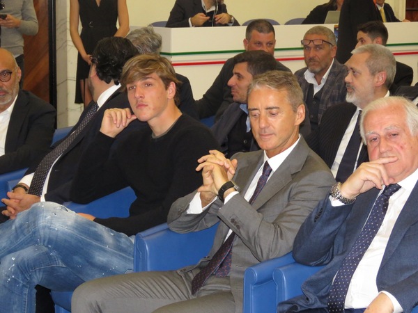 Zaniolo sul futuro: «Lusingato da chi mi vuole, ma sono contento alla Roma»