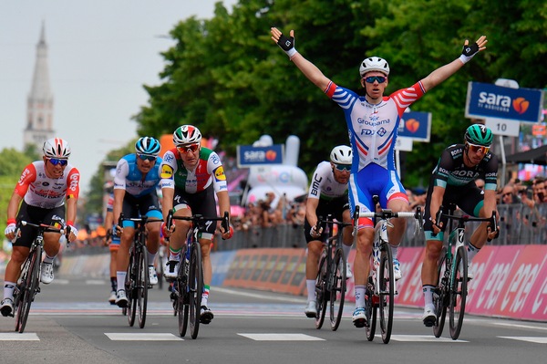 Giro d'Italia: decima tappa a Demare. Conti resta in rosa
