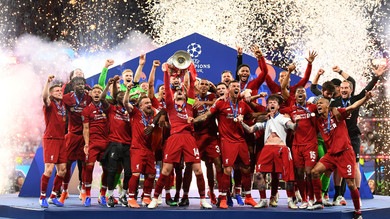 Gioia Liverpool, Henderson alza la Champions League a Madrid