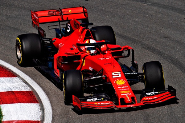 Vettel precede Leclerc: Ferrari davanti nelle terze libere