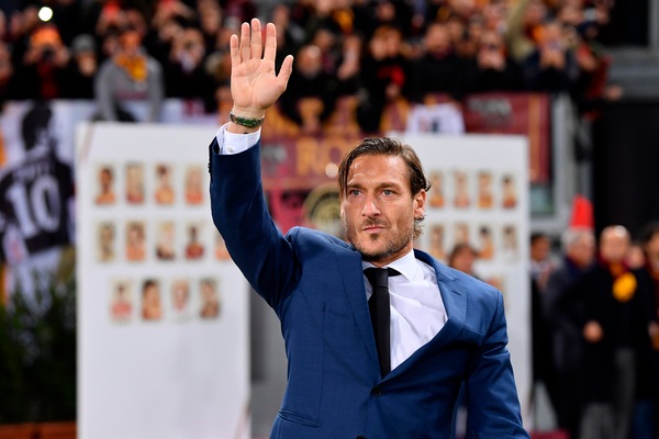 Totti annuncia la conferenza stampa: "Domani al Coni alle 14"