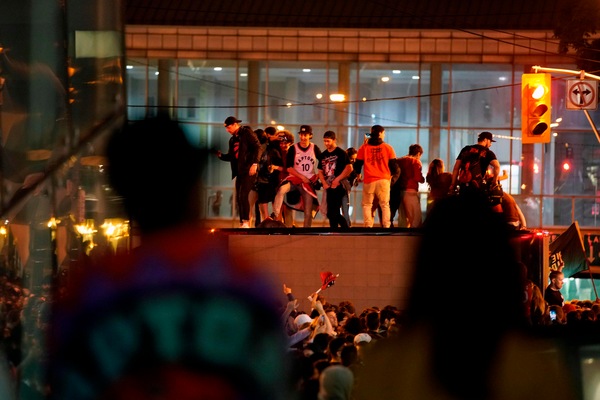 Toronto Raptors, spari durante la parata: quattro feriti, tre arresti