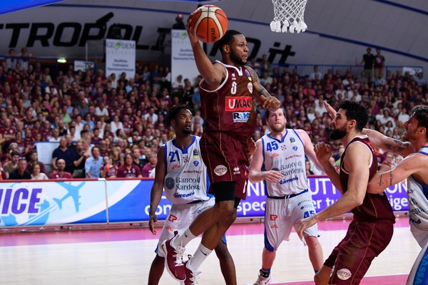 Basket: Venezia mette la freccia e batte Sassari 78-65. Giovedì match point scudetto