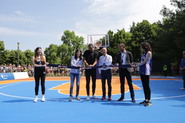 Belinelli a Torino per l’inaugurazione del nuovo campo di basket di piazza d’Armi