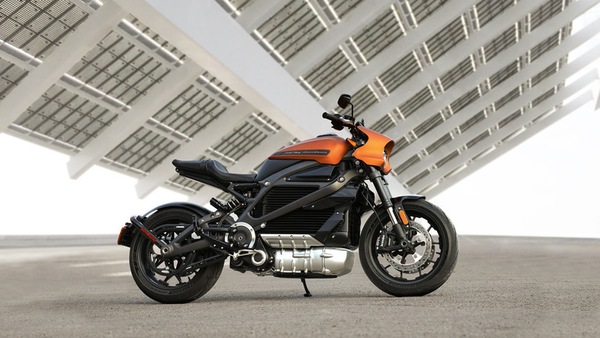 Elettrico, la Camera approva le novità sugli ecobonus per le moto