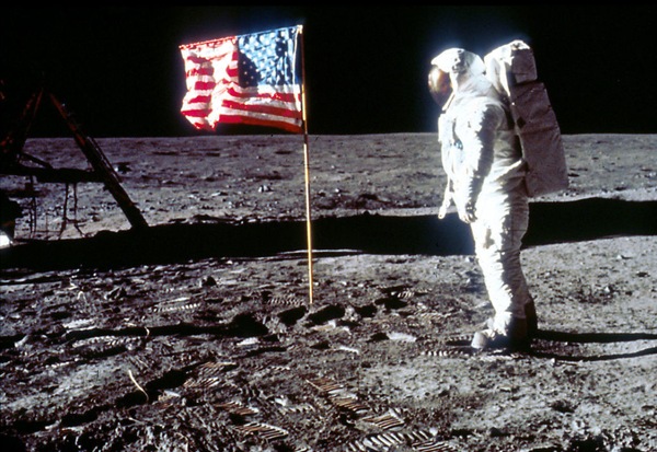 Viaggio sulla Luna con Alberto Angela