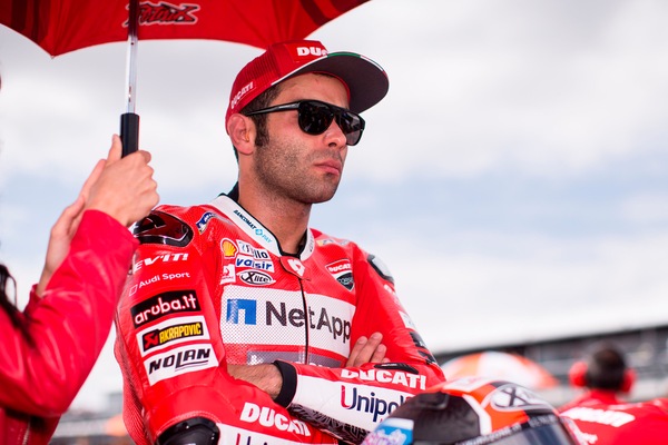 Petrucci supera l'esame e prende la patente della moto