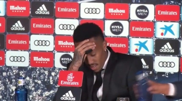 Malore per Militão alla prima conferenza stampa da difensore del Real