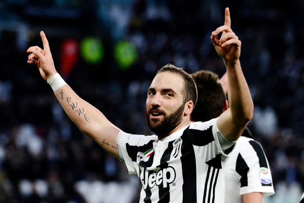 Dilemma Higuain, Juve e Roma alla pari