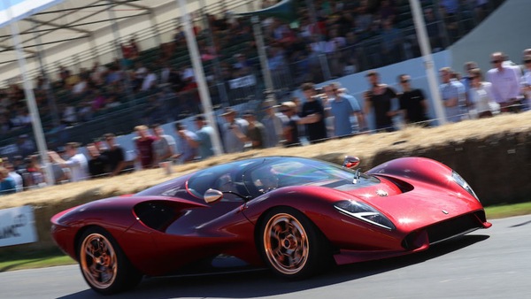 De Tomaso, la P72 ruba la scena a Goodwood