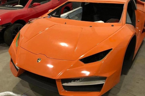 Brasile, scoperte repliche false di Ferrari e Lamborghini