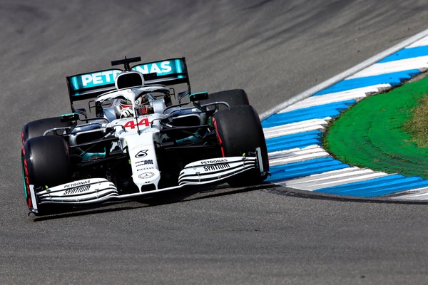 Hamilton in pole al Gp Germania: Leclerc decimo con problemi