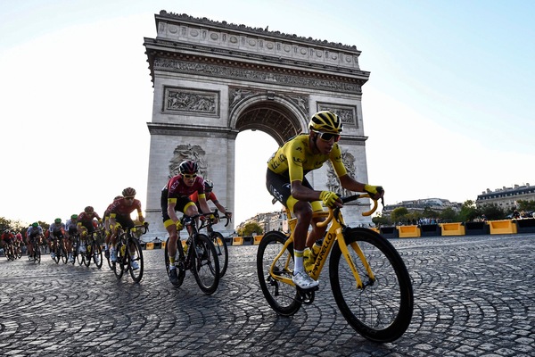 Bernal fa suo il Tour de France, ultima tappa a Ewan