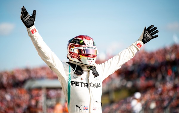 Gp Ungheria, Hamilton: "Gara incredibile, ringrazio il mio team"