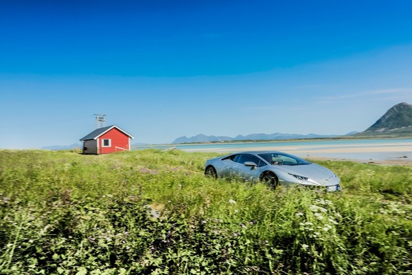 Lamborghini Huracan EVO, avventura al Circolo polare
